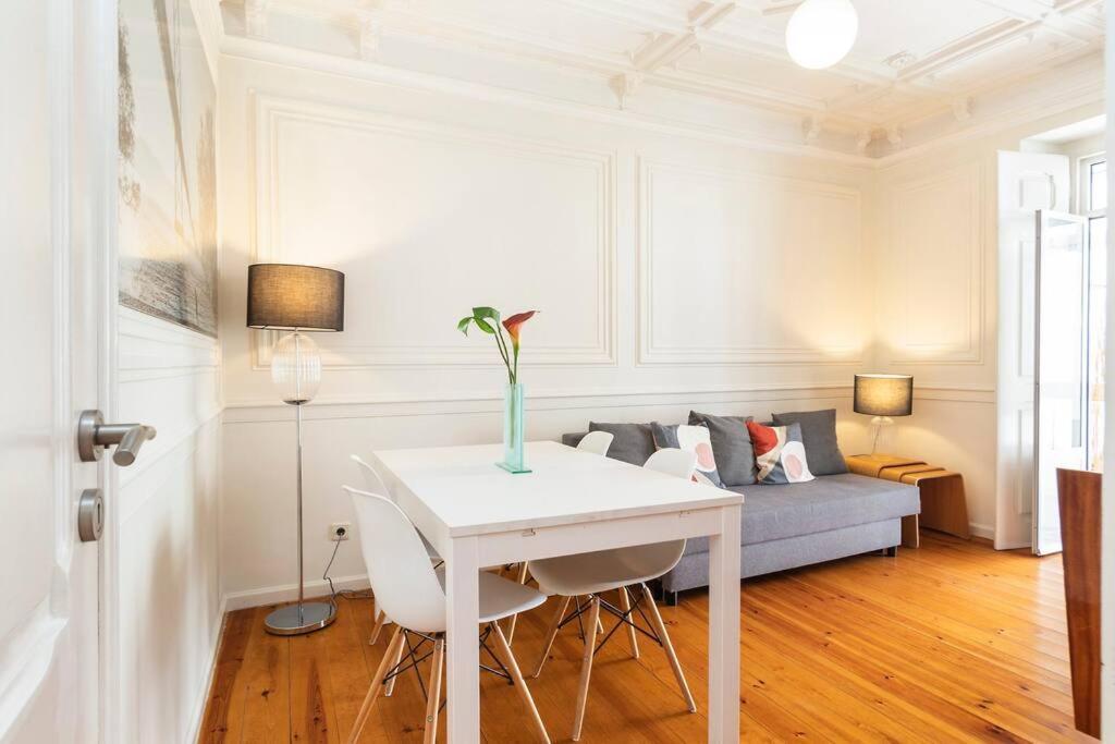 Spacious Apartment Near Saldanha Lisbon Exterior photo
