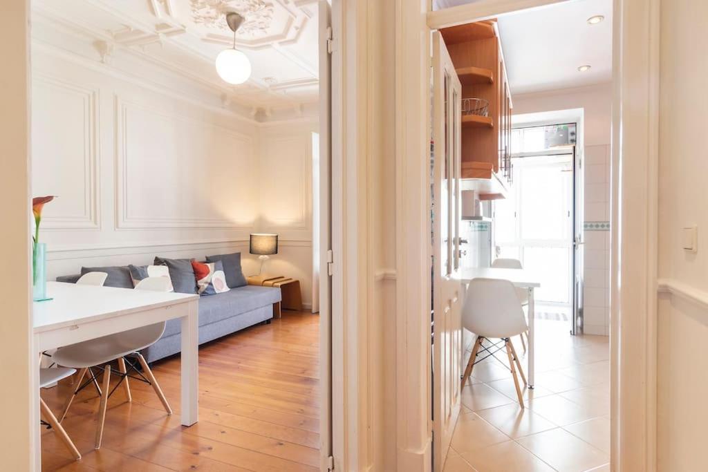 Spacious Apartment Near Saldanha Lisbon Exterior photo