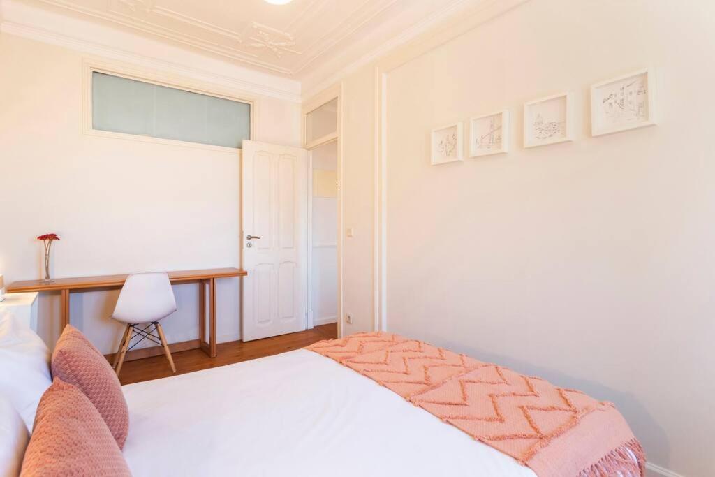 Spacious Apartment Near Saldanha Lisbon Exterior photo