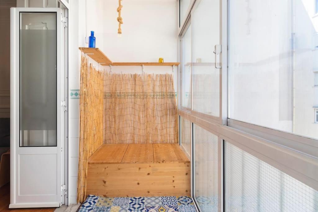 Spacious Apartment Near Saldanha Lisbon Exterior photo