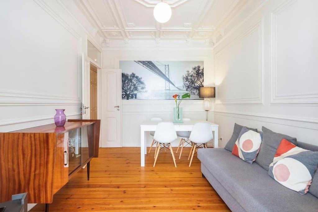 Spacious Apartment Near Saldanha Lisbon Exterior photo